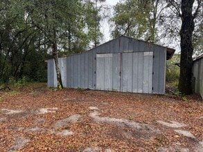 28 Patricia Ln in Crawfordville, FL - Foto de edificio - Building Photo