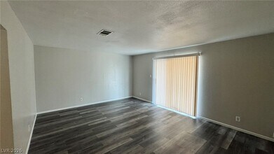 6520 Dinning Ave in Las Vegas, NV - Building Photo - Building Photo