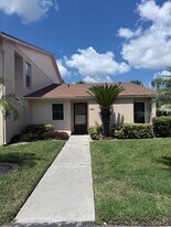 2681 Woodgate Ln in Sarasota, FL - Building Photo