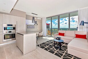 4010 S Ocean Dr in Hollywood, FL - Building Photo