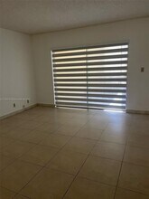 8290 Lake Dr, Unit 317 in Doral, FL - Building Photo - Building Photo