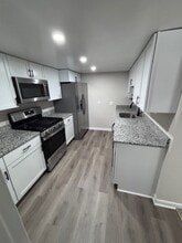 311 N Bryan St, Unit Ground floor in Arlington, VA - Foto de edificio - Building Photo