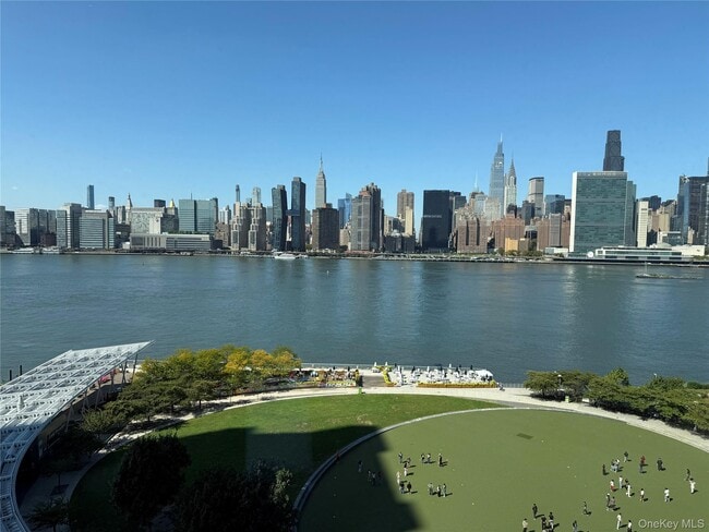 52-03 Center Blvd in Queens, NY - Building Photo - Building Photo