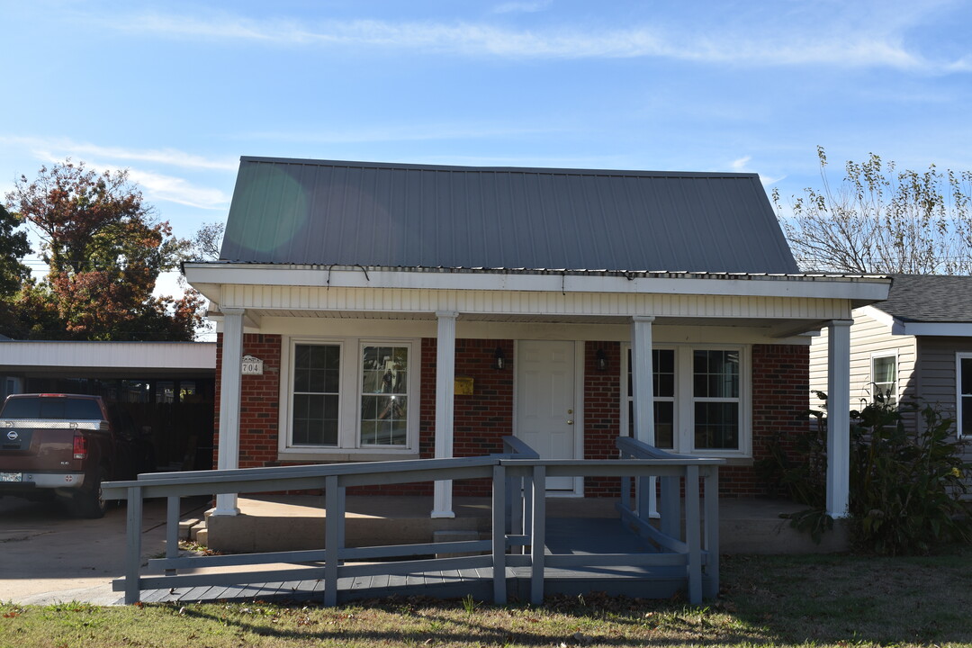 1704 N Market Ave in Shawnee, OK - Foto de edificio