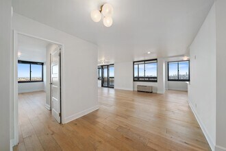 200 Winston Dr in Cliffside Park, NJ - Building Photo - Building Photo