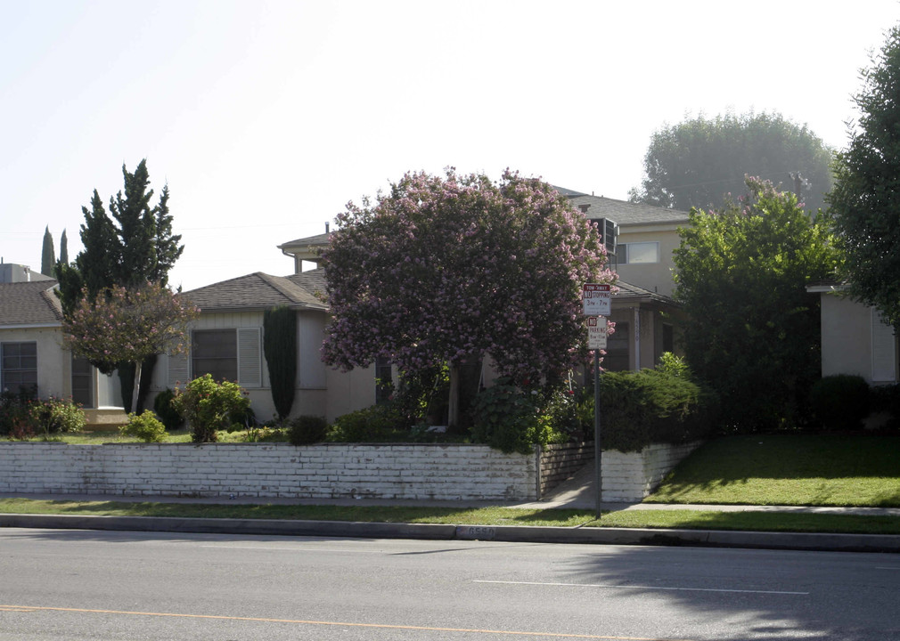 6550 Balboa Blvd in Van Nuys, CA - Building Photo