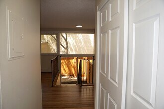 1842 Canyon Blvd, Unit 110 in Boulder, CO - Foto de edificio - Building Photo