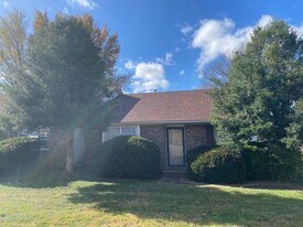 118 Creekwood Ave in Bowling Green, KY - Building Photo