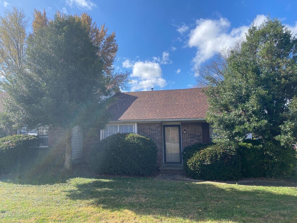 118 Creekwood Ave in Bowling Green, KY - Building Photo