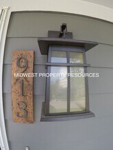 913 NE Michael Dr in Lee's Summit, MO - Building Photo - Building Photo