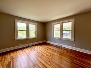 11 Bassett Rd in Asheville, NC - Building Photo - Building Photo
