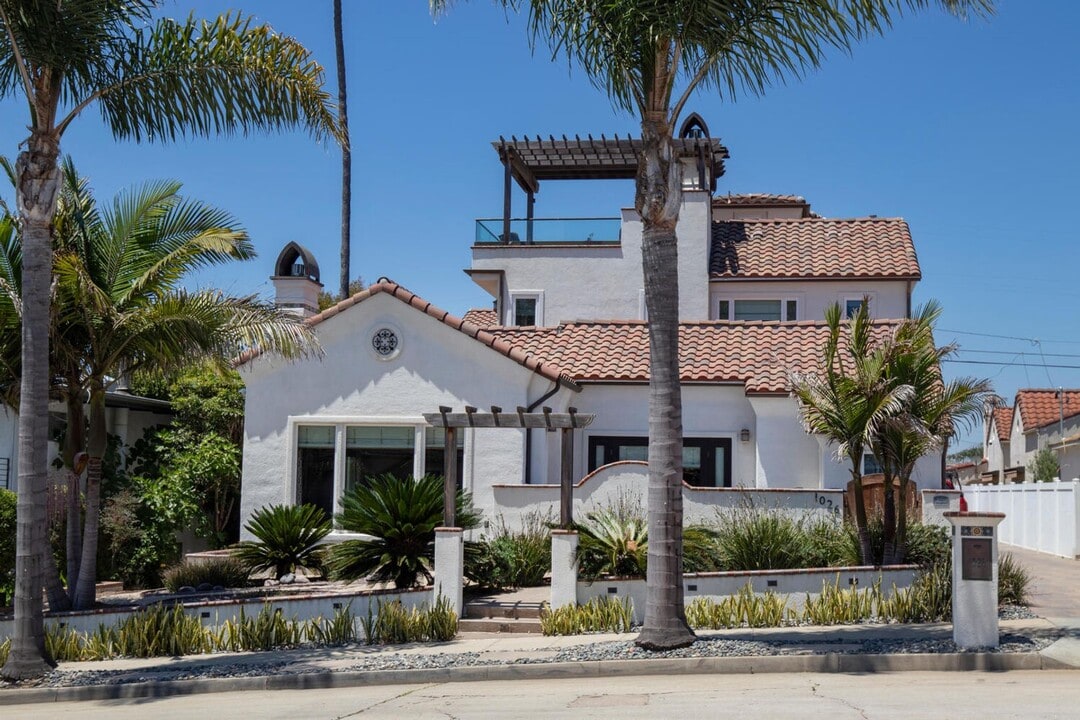 1026 West St in Oceanside, CA - Building Photo