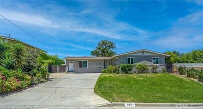 835 Magarian Rd in Fallbrook, CA - Building Photo - Building Photo