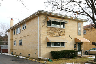 301 S Hale St in Addison, IL - Building Photo - Building Photo