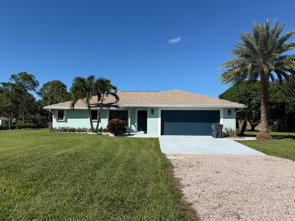 14073 76th Rd N in The Acreage, FL - Building Photo