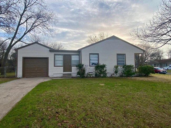 Room in House on Glengariff Dr