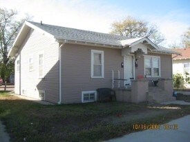 418-422 E Overland Dr in Scottsbluff, NE - Building Photo