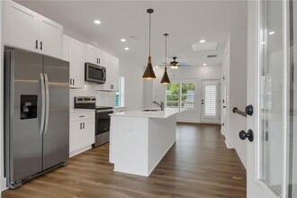 2050 Bolton Rd NW in Atlanta, GA - Building Photo - Building Photo
