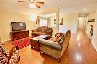 12823 Point Bell in San Antonio, TX - Building Photo - Building Photo