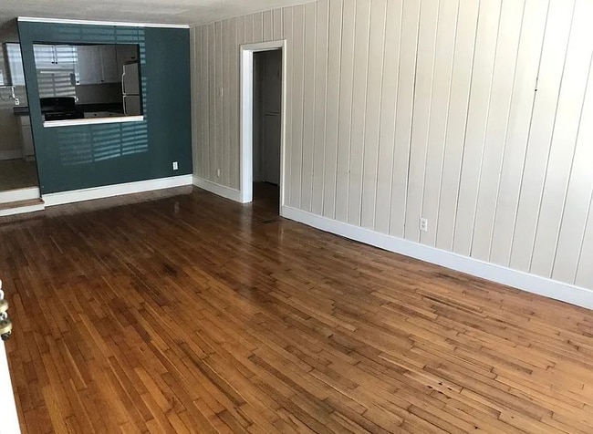 525 26th St, Unit APT 1 in Virginia Beach, VA - Foto de edificio - Building Photo