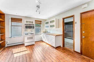 252 Grove St in Jersey City, NJ - Building Photo - Building Photo