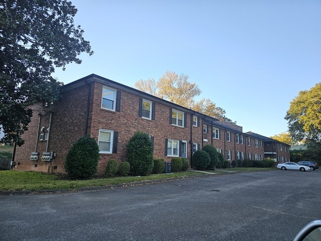 718 E Maple Ave in Gastonia, NC - Building Photo - Building Photo