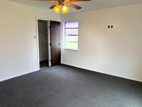 214 Koym St in East Bernard, TX - Building Photo - Building Photo