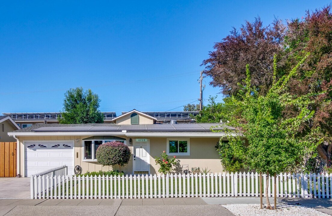 4728 Parkwest Dr in San Jose, CA - Building Photo
