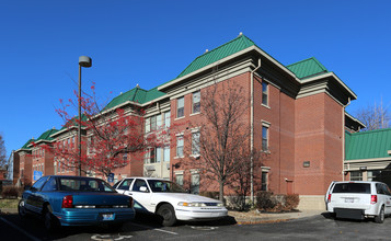 Saratoga Place Apartments in Newport, KY - Building Photo - Building Photo