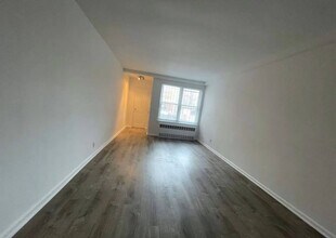 25-52-52 73rd St in Queens, NY - Building Photo - Building Photo