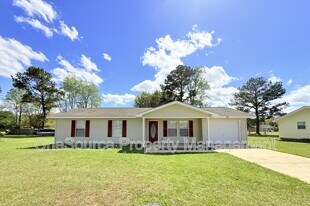 2135 Hamilton St in Quincy, FL - Building Photo