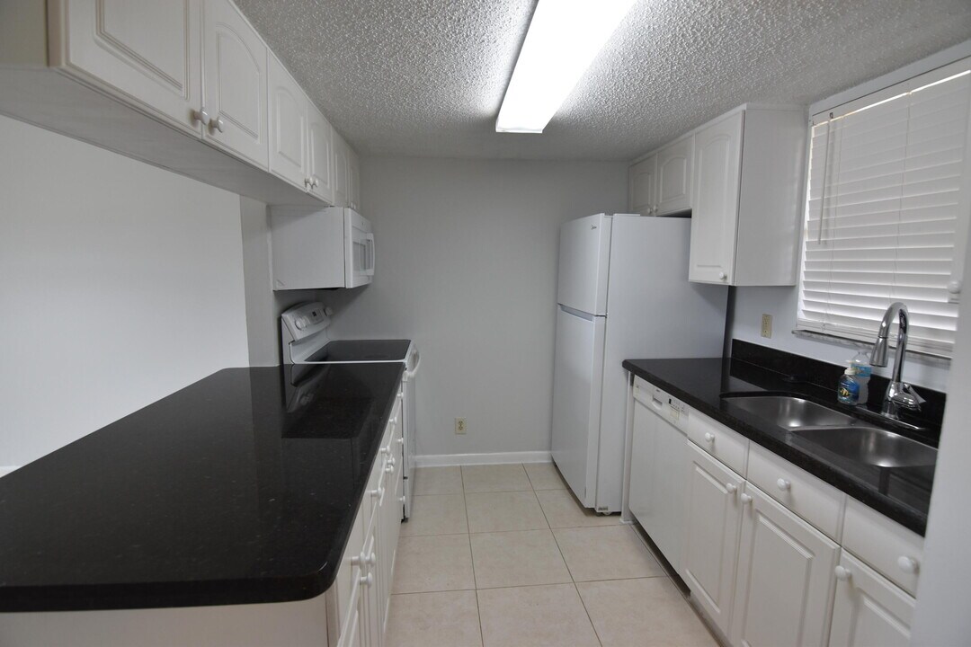 6300 La Costa Dr in Boca Raton, FL - Building Photo