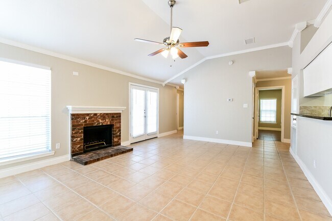 17422 Lobo Trail in Houston, TX - Foto de edificio - Building Photo