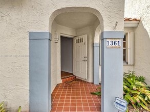 1361 Cottonwood Cir in Weston, FL - Building Photo - Building Photo