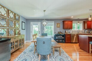 11 Rockingham Rd in Auburn, NH - Building Photo