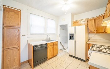 935 Somerset Dr in Charleston, WV - Foto de edificio - Building Photo