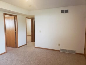 1233 Winston Dr in Edgerton, WI - Building Photo - Building Photo