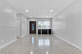 174 211 1, in North Miami Beach, FL - Building Photo - Building Photo