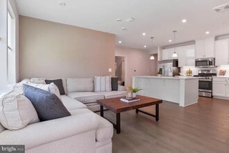 104011 Resort Road in Ellicott City, MD - Building Photo - Building Photo