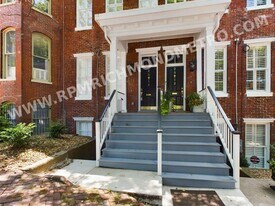 2515 E Franklin St in Richmond, VA - Building Photo