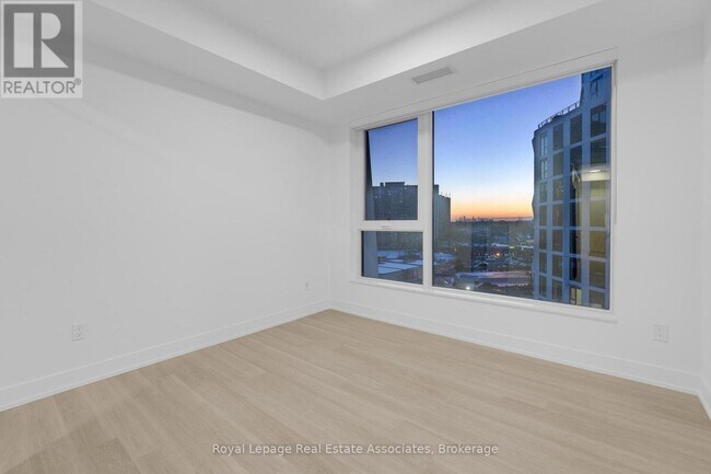 60 Central Park Roadway in Toronto, ON - Building Photo - Building Photo