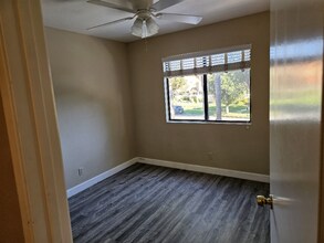 2064 Riverbirch Dr in Simi Valley, CA - Foto de edificio - Building Photo