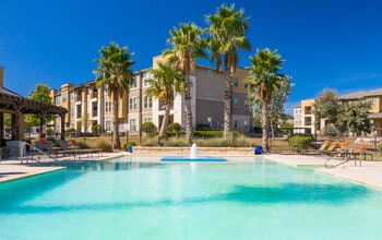 SYNC at Nobu Station in San Antonio, TX - Foto de edificio - Building Photo