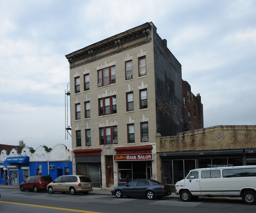 Main Street in New Rochelle, NY - Foto de edificio