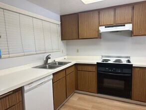 1328 Charmwood Square in San Jose, CA - Building Photo - Building Photo
