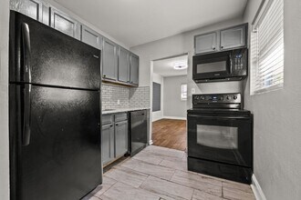 692 SW Smith St in Atlanta, GA - Building Photo - Building Photo