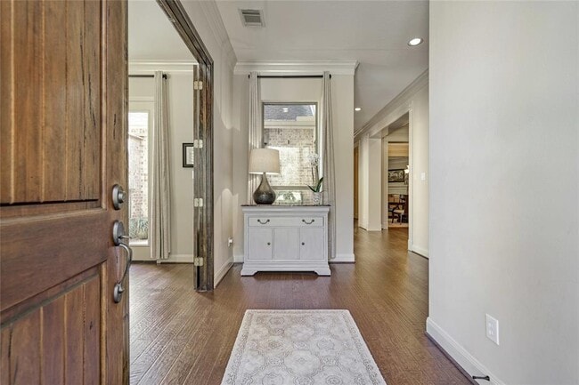 property at 118 S Knights Crossing Dr