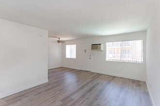 Lankershim Apartments in North Hollywood, CA - Foto de edificio - Interior Photo