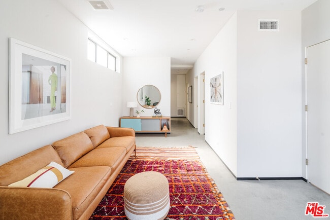 609 Broadway St in Los Angeles, CA - Building Photo - Building Photo