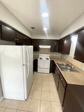 502 E 2nd St, Unit 3 in La Joya, TX - Foto de edificio - Building Photo